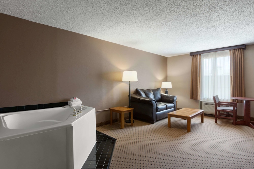 Baymont by Wyndham Mandan Bismarck Area 17/36