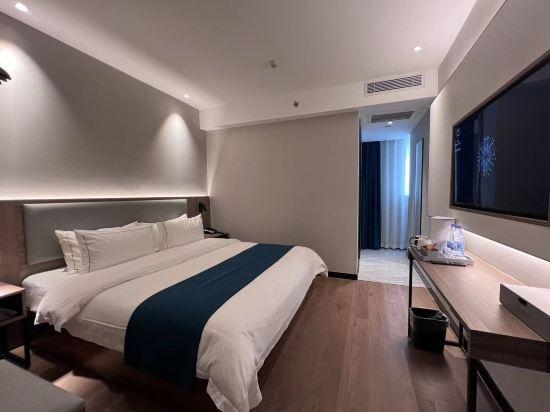 Elegant, Queen Bed