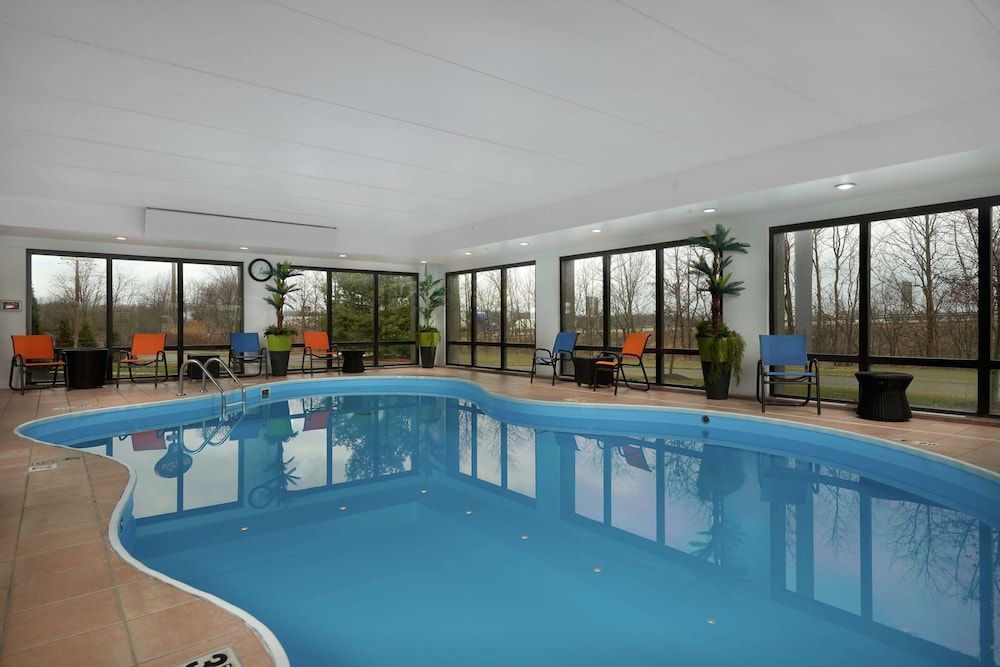 Hampton Inn Youngstown-West/I-80 2/32