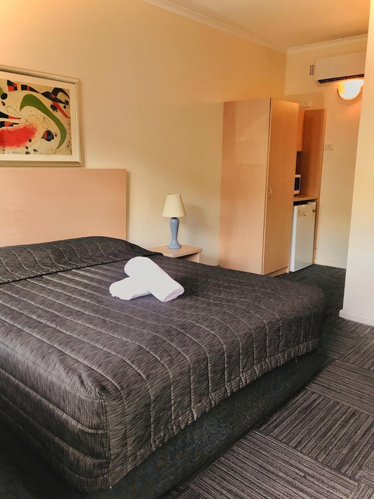 Westside Motor Inn 25/57