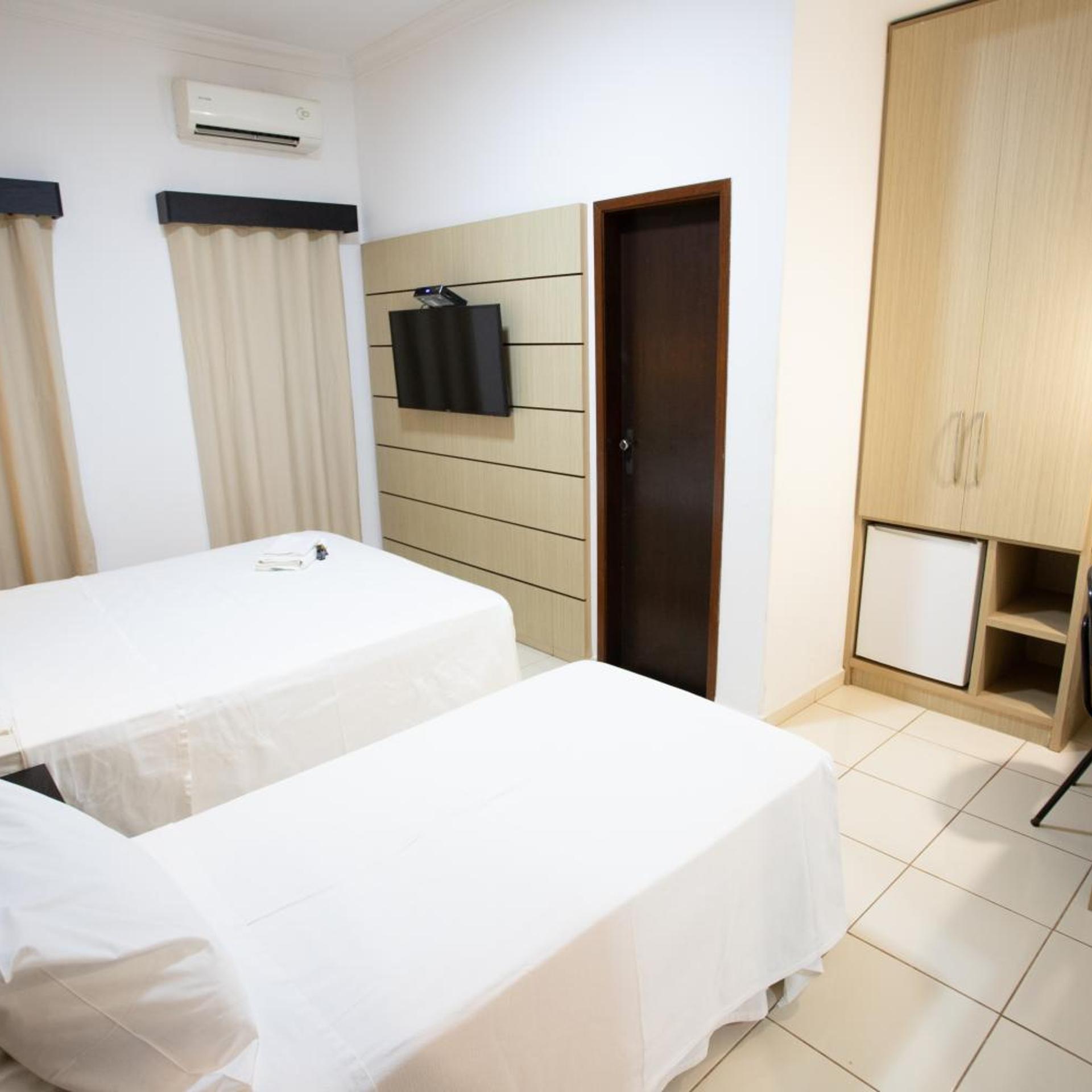 Ellus Hotel 18/50