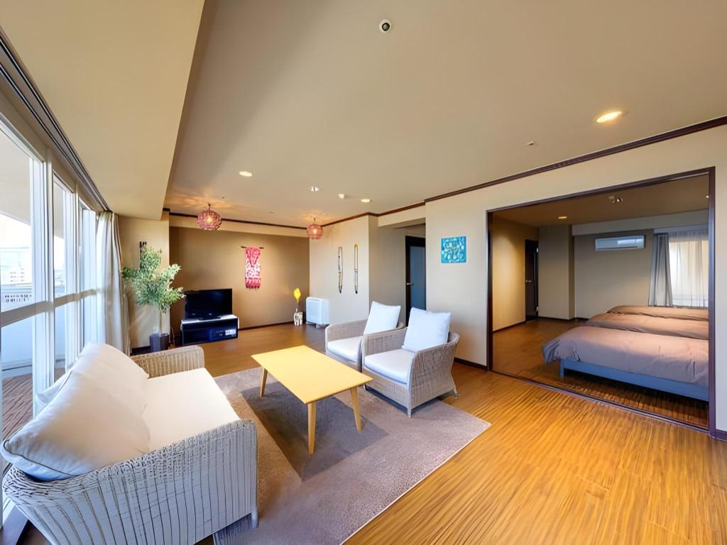 Japanese Western, Standard, Twin Beds, Maholova Minds Miura 3/5