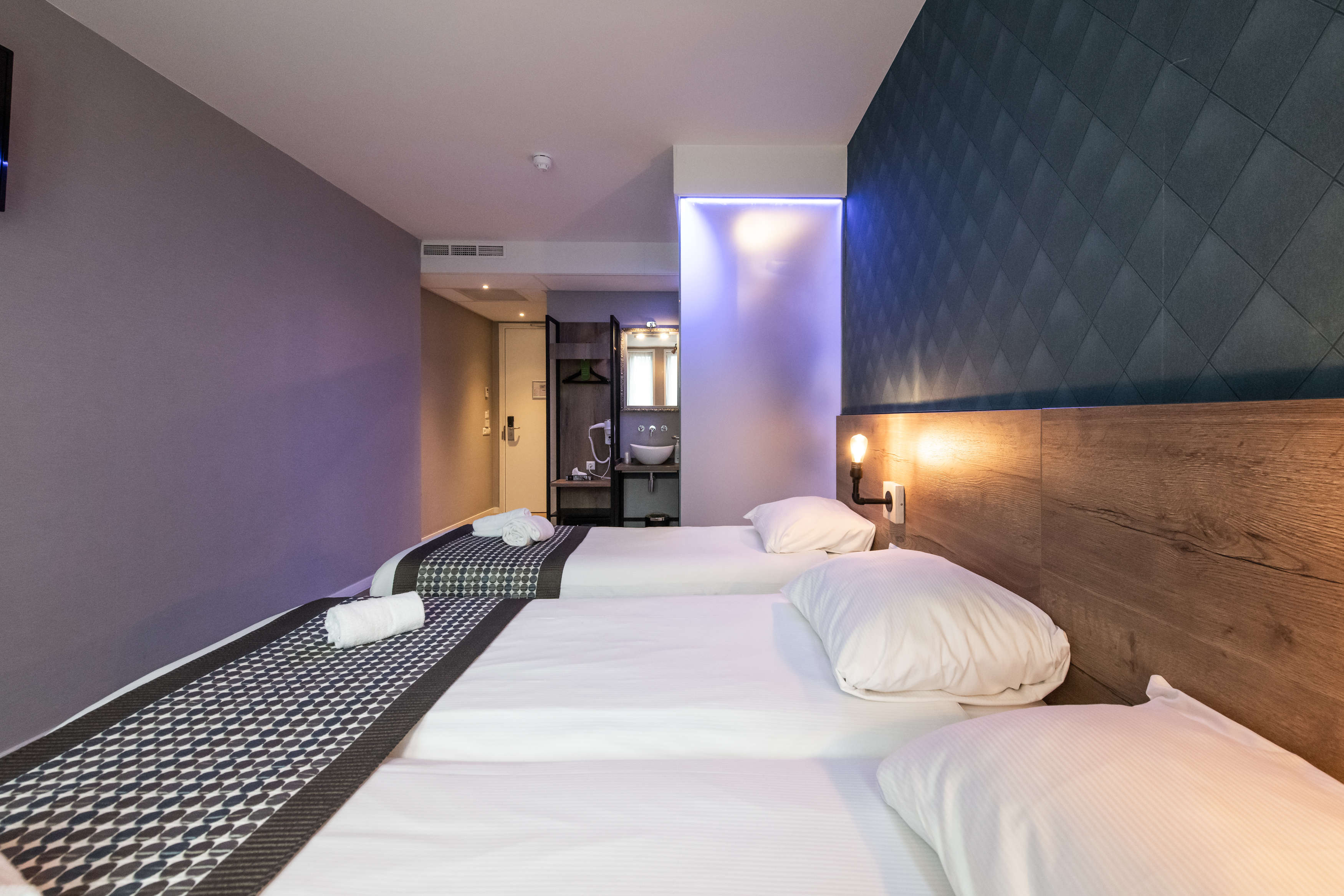 غرفة ثلاثية، Melrose Hotel 2/5