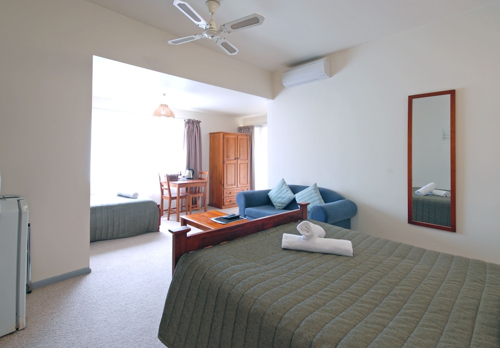 Room, 1 Queen and 1 Single Bed, Murphy Bed, River View