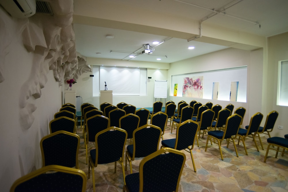Bougainville Bay Hotel 37/50