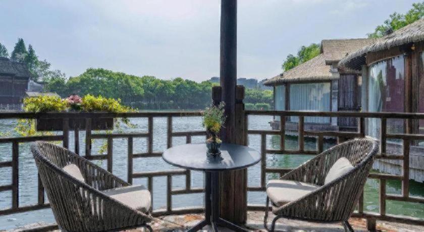 Dockside Boutique Hotel 51/69
