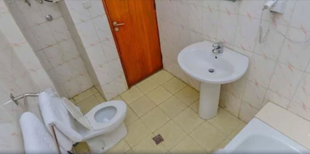 Ghion Hotel 68/69