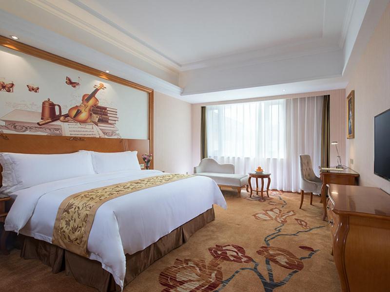 Vienna International Hotel (Guangzhou Xintang Niuzaicheng) 8/24