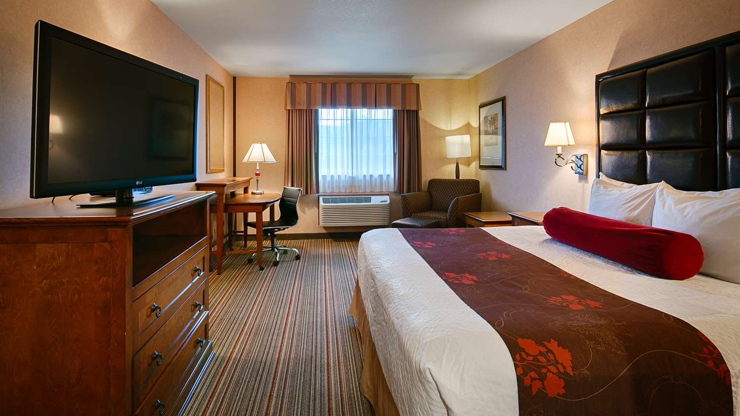 غرفة بسرير كينج لذوي الإعاقة، Best Western Plus Rama Inn & Suites 2/3