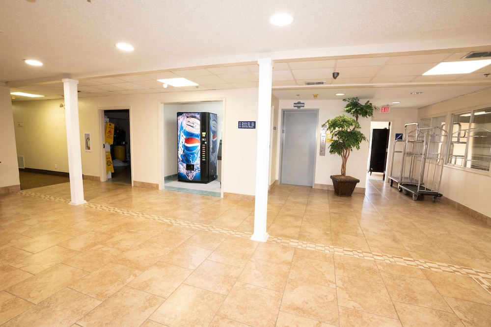Regency Inn & Suites DFW 11/36