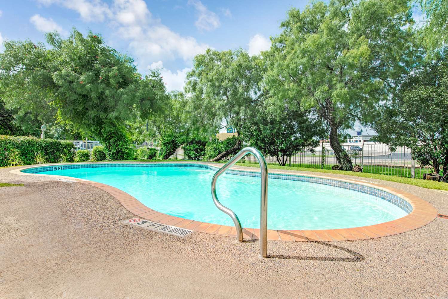 Super 8 by Wyndham San Antonio/Fiesta 11/19