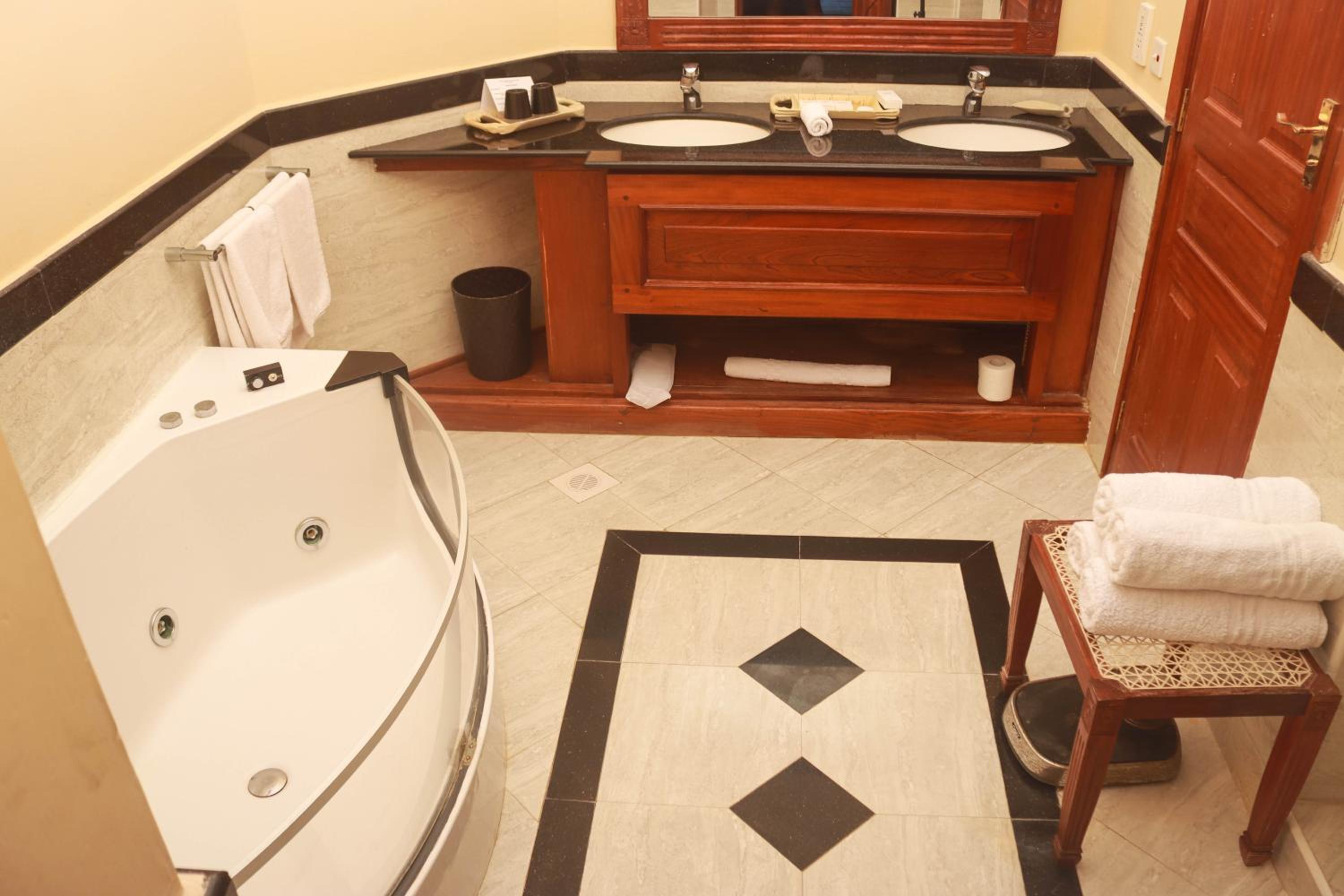 Suite, Ocean Beach Resort & Spa 6/6