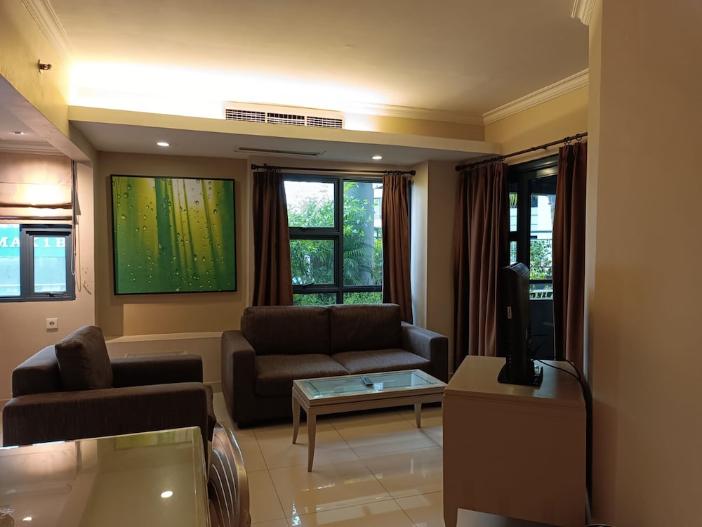 Grand Tropic Suites Jakarta 46/64