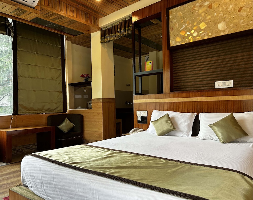 LUXURY, SUITE, VALLEY VIEW