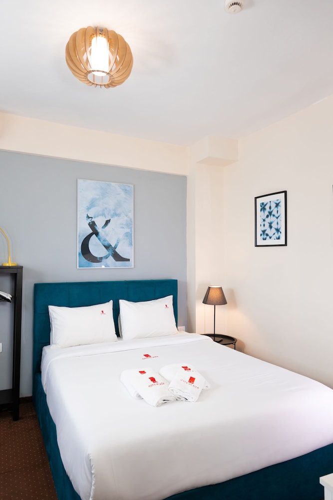 City Plaza Apartments and Rooms 8/49
