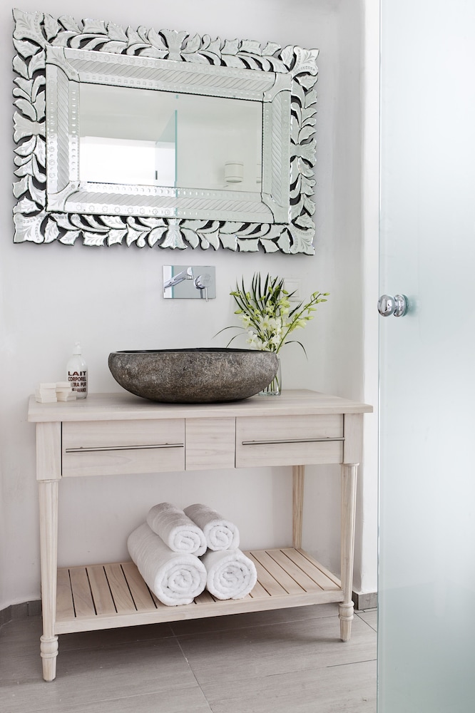 Belvedere Suites 7/50