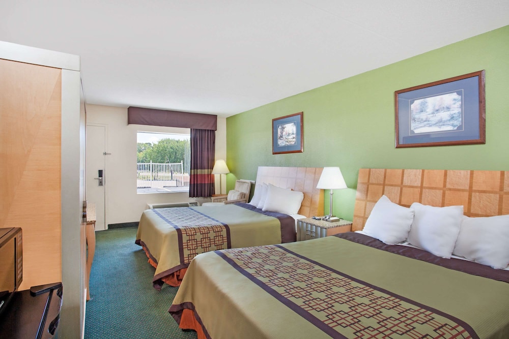 Days Inn by Wyndham Greeneville TN 6/20