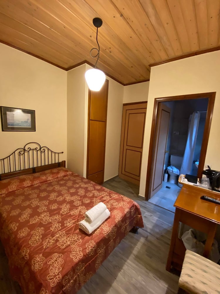 Helena Hotel 25/50