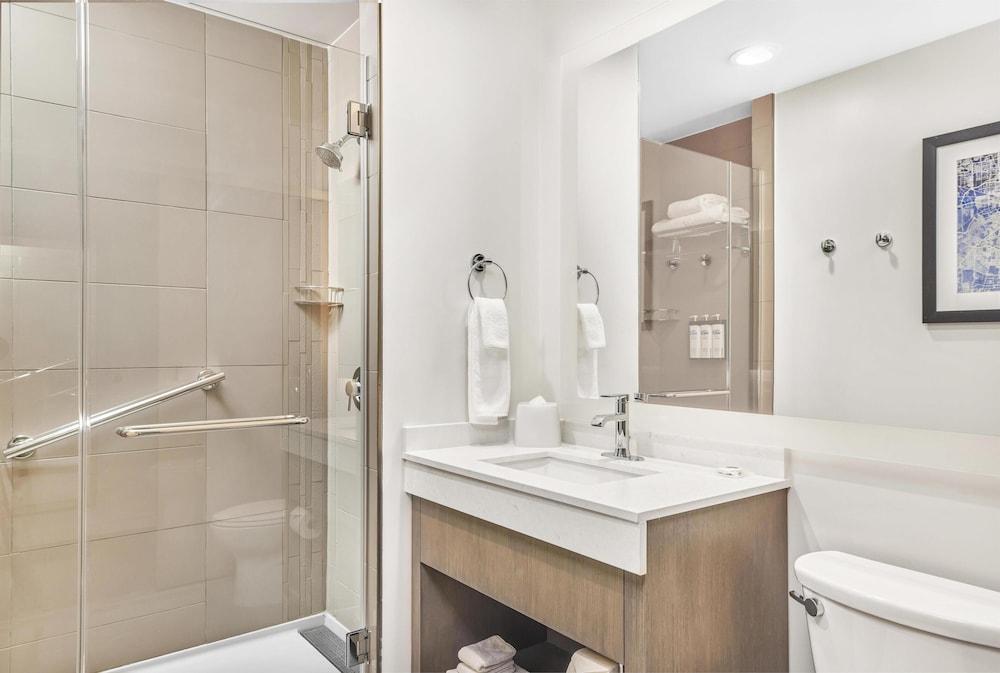 1 BEDROOM, SUITE, KITCHEN