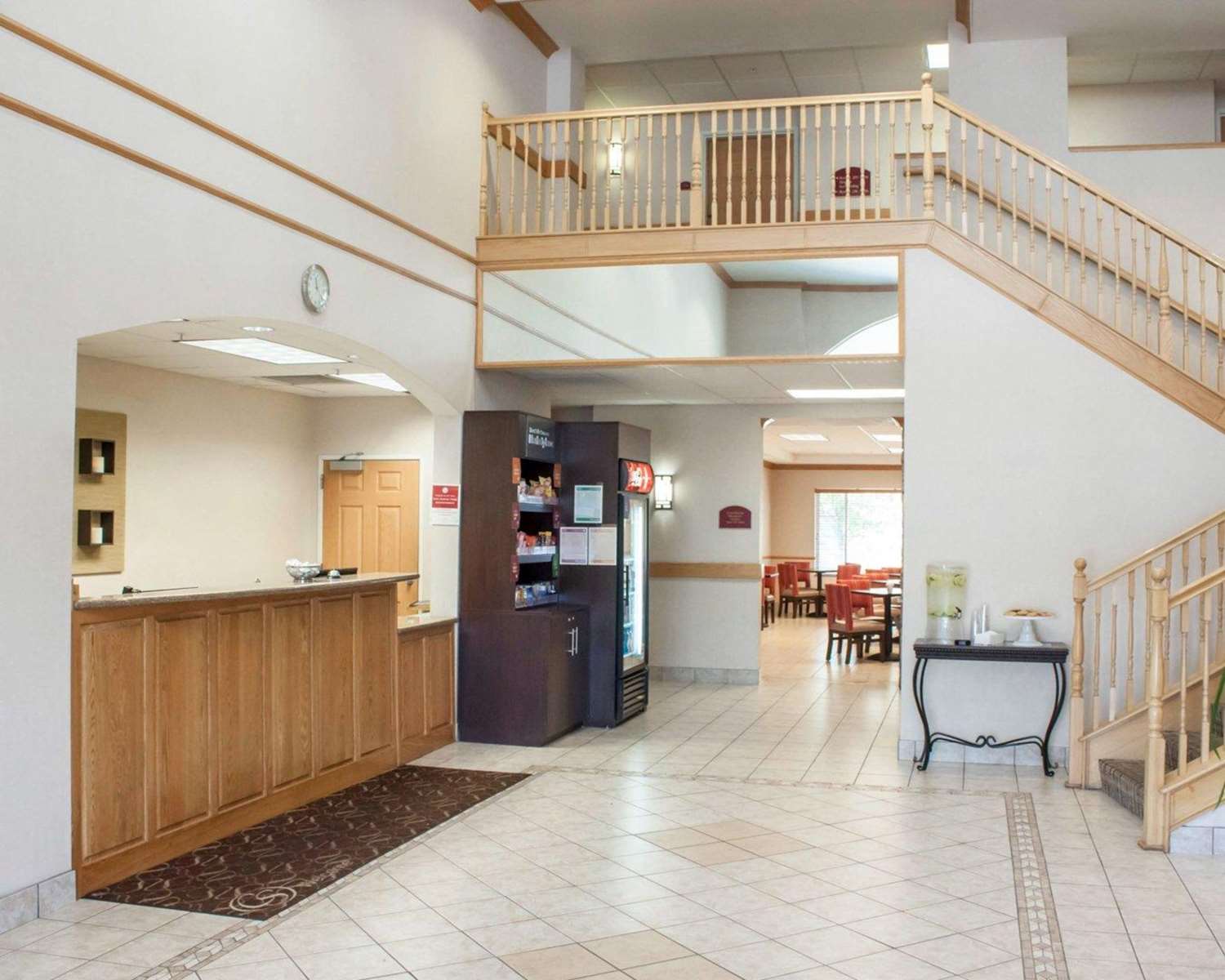 Comfort Suites Airport Boise ID 8/35