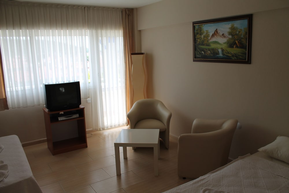 Altinyaz Hotel 18/35
