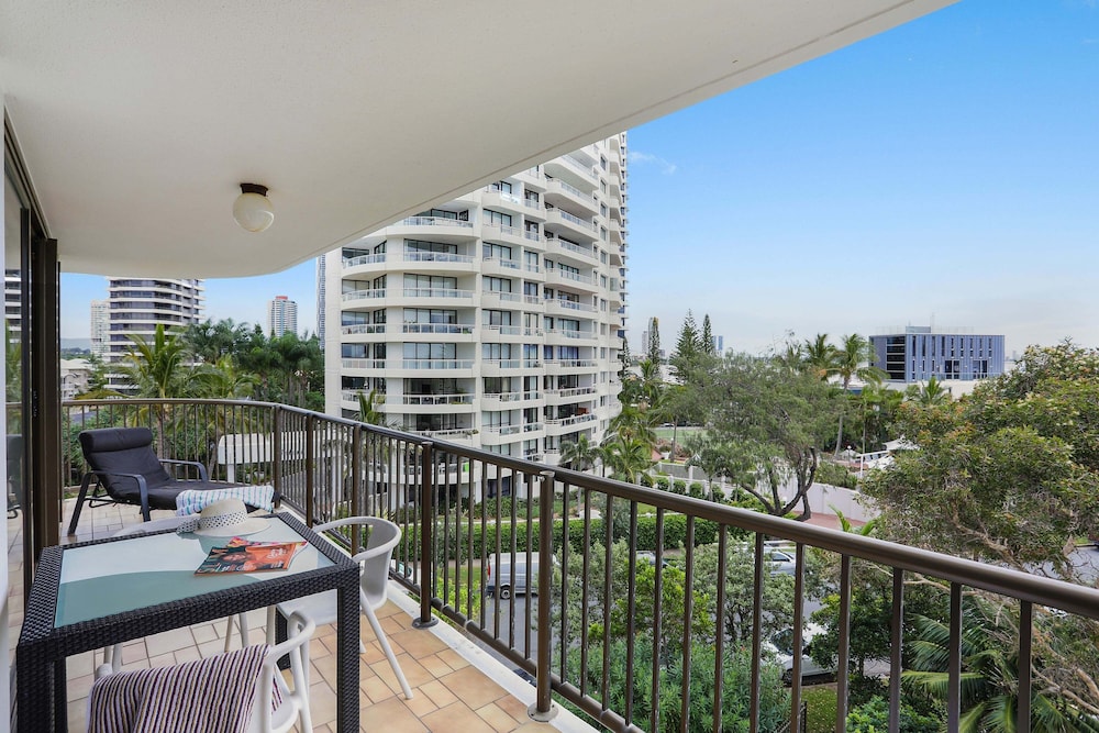 De Ville Apartments 40/74