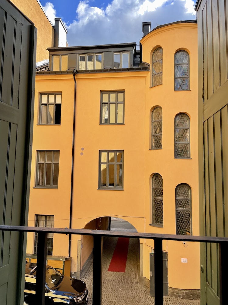 Unique Hotel 3/77