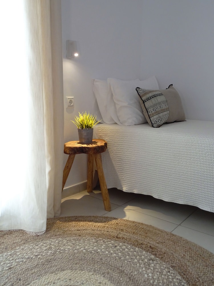 Paros Bay 14/64