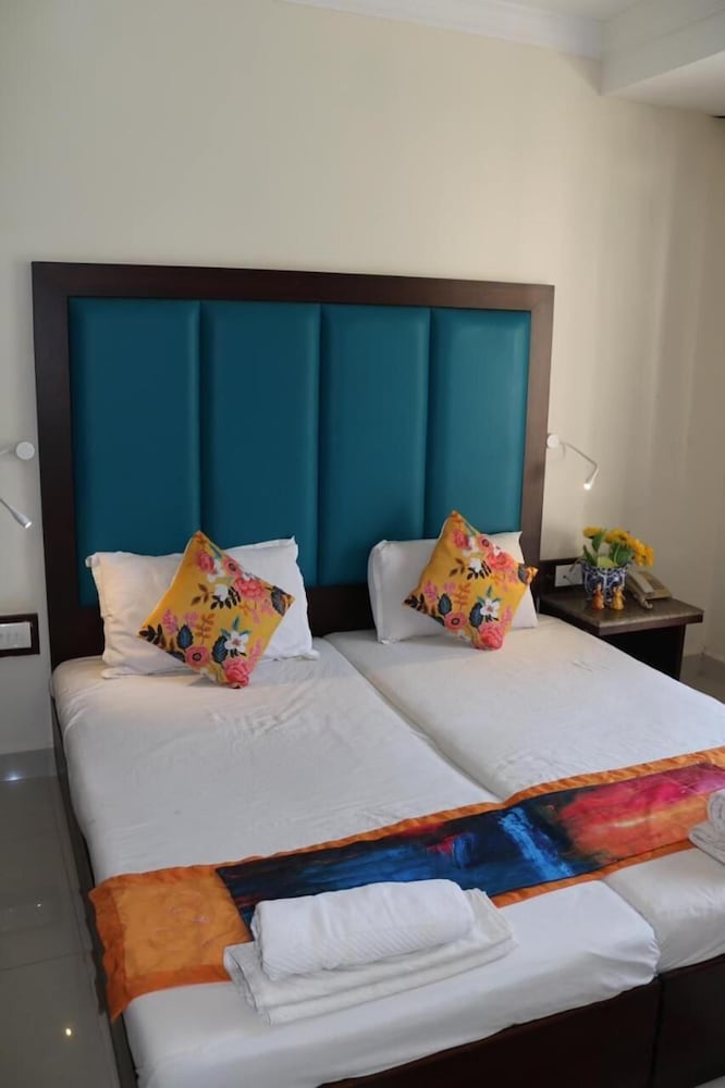 Hotel Riverside 35/44