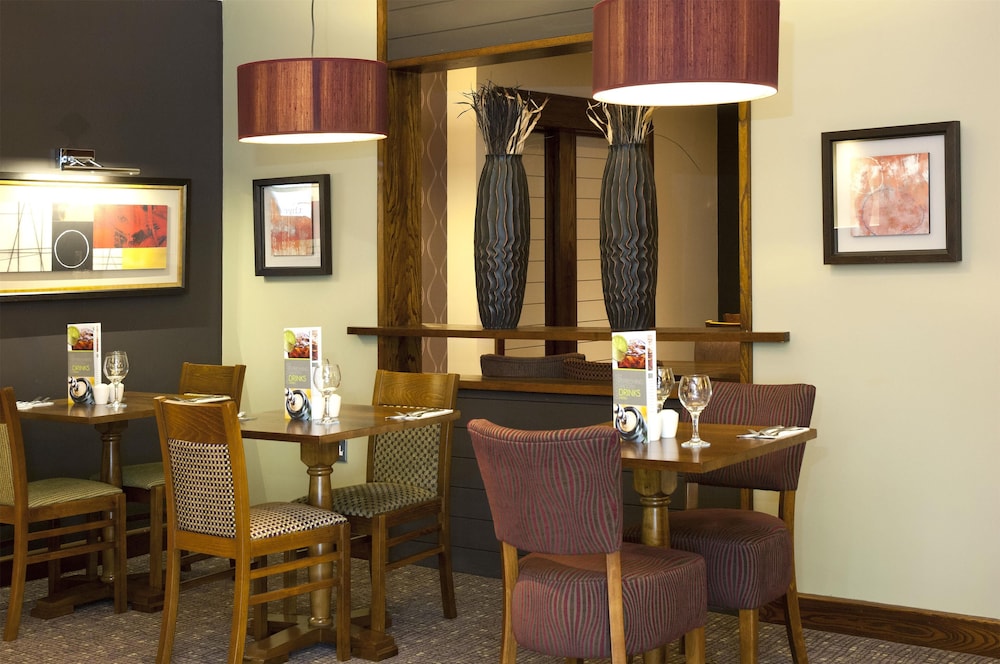 Premier Inn Camberley 26/32