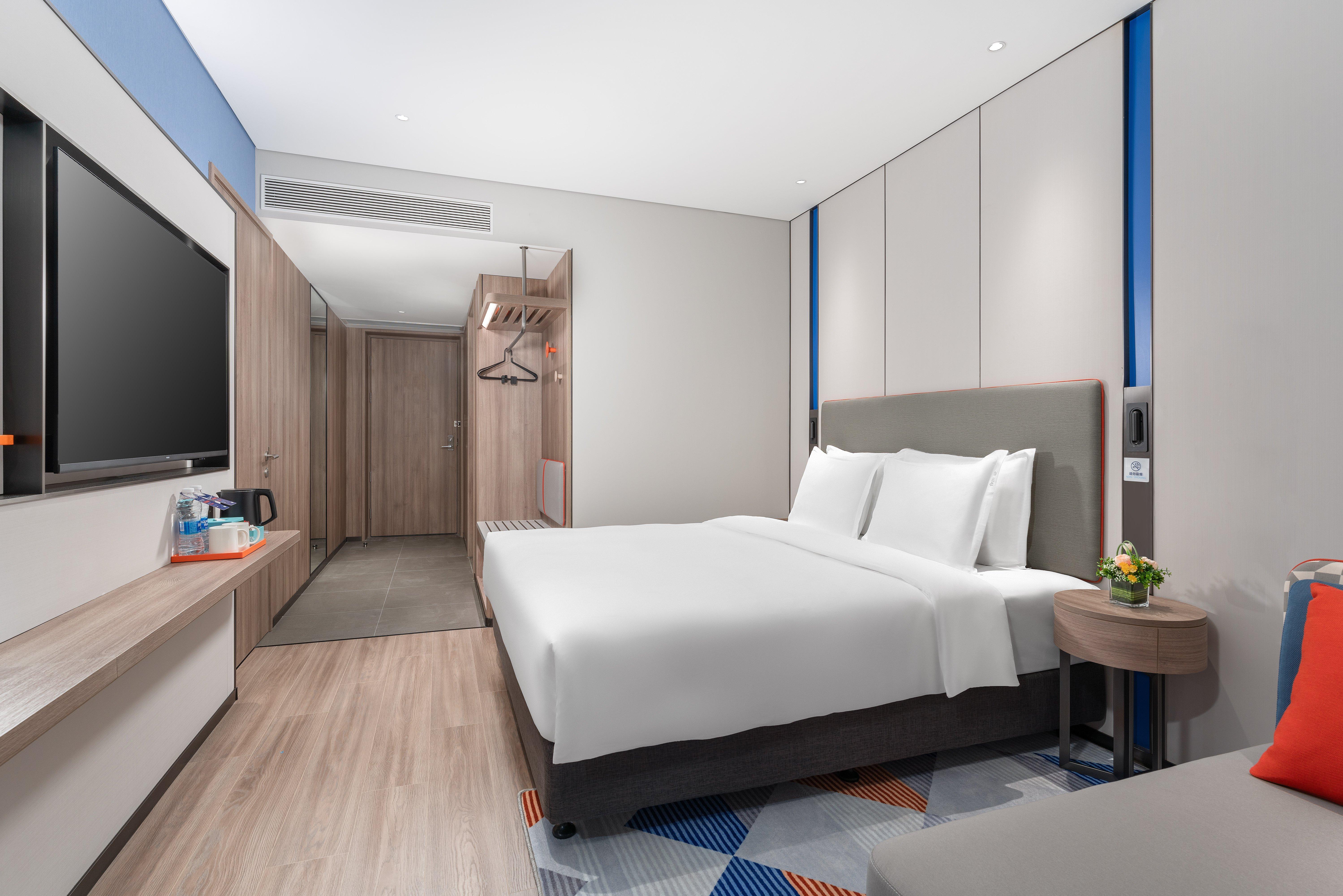 غرفة بسرير كينج، Holiday Inn Express Guangzhou Panyu Dashi 5/9