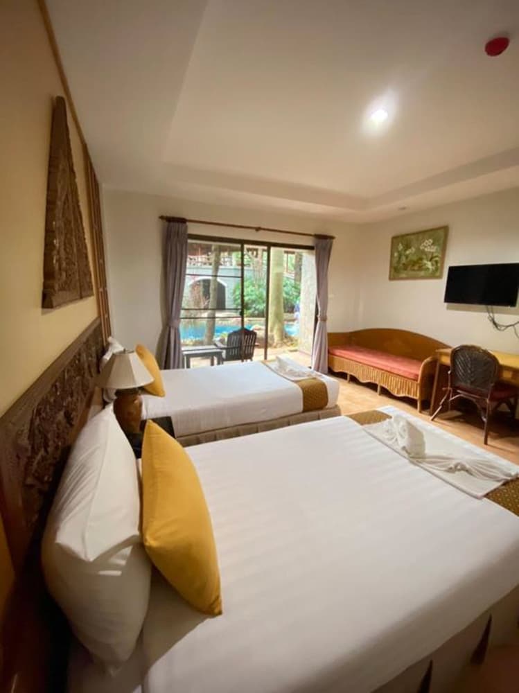 ROOM, TWIN BEDS, POOL VIEW