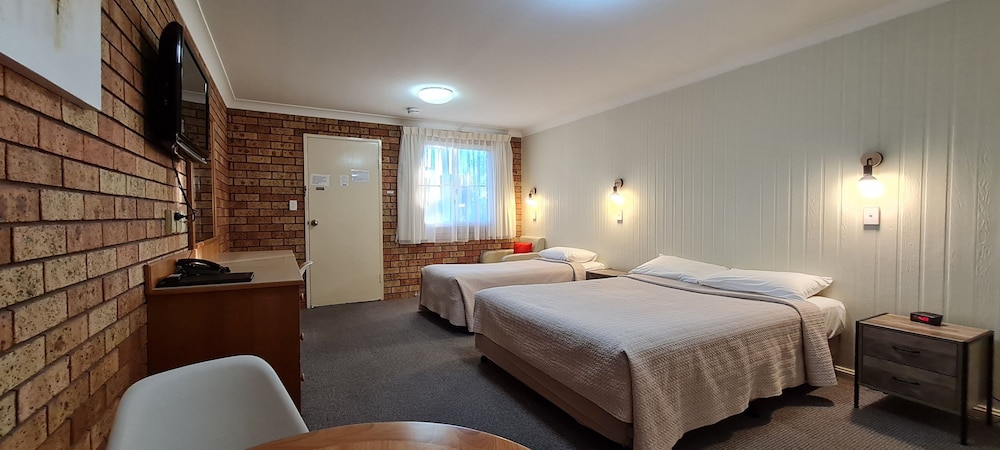 GOLF LINKS MOTEL 20/27