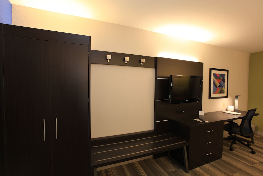 Holiday Inn Express Hotel Suites Chattanooga Hixson 54/75