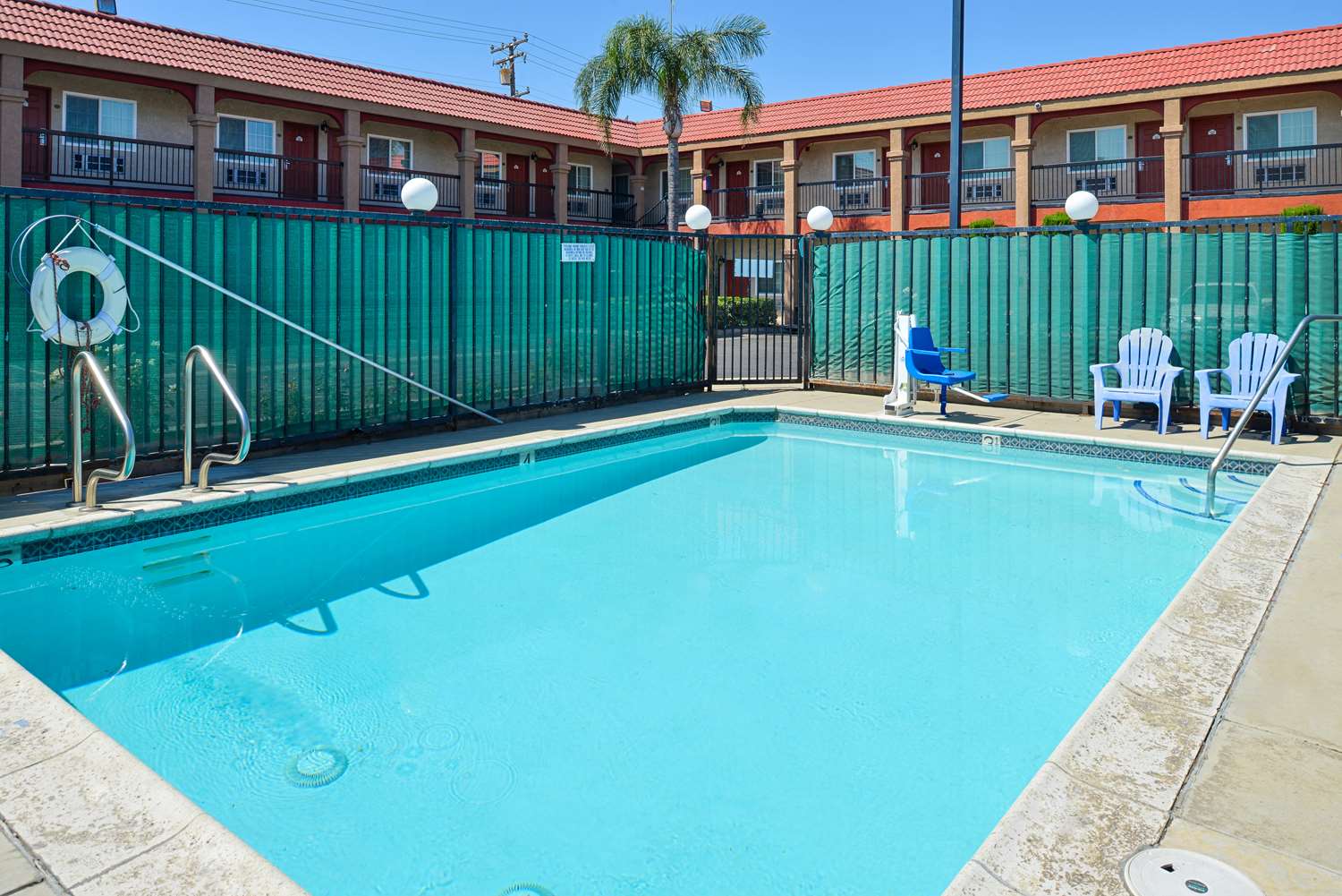 Americas Best Value Inn Rialto 7/8