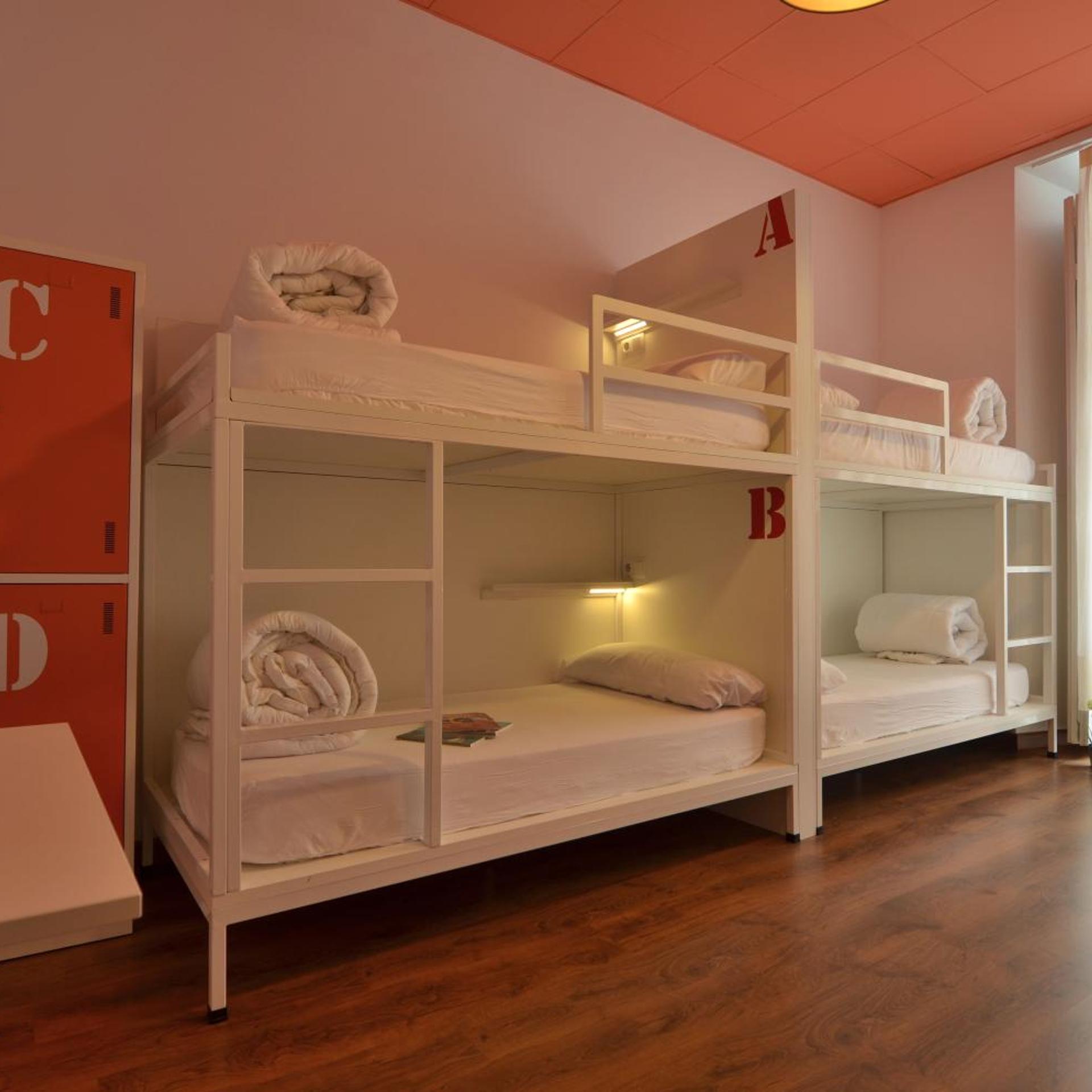 Mixed Dorm, 6 Beds, Far Home Atocha 8/8