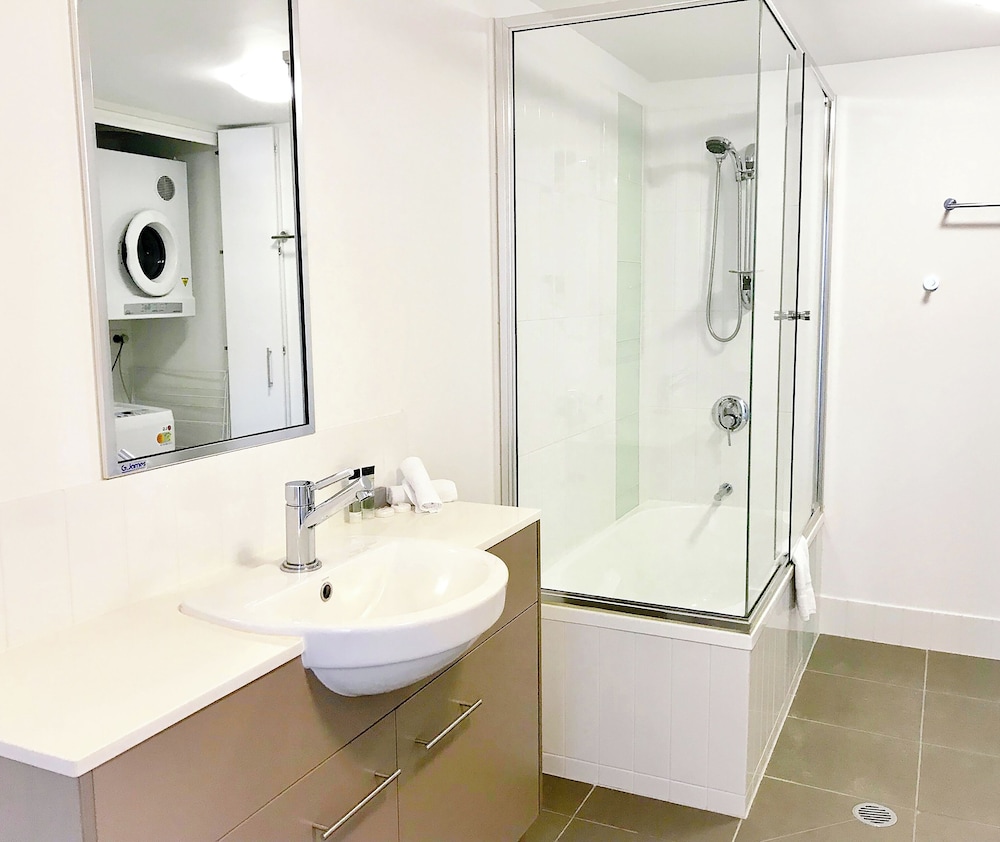 Oaks Townsville Gateway Suites 63/70