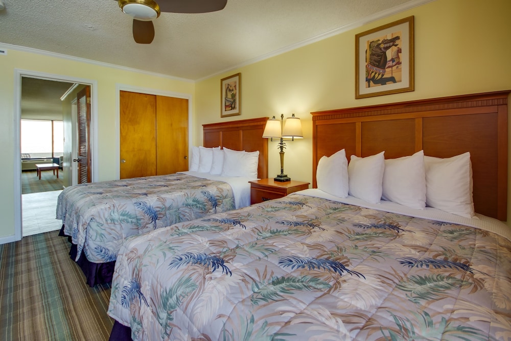 1 Bedroom, Castle, Suite, 2 Queen Beds, Sofa, Balcony, Kitchen, North Wing
