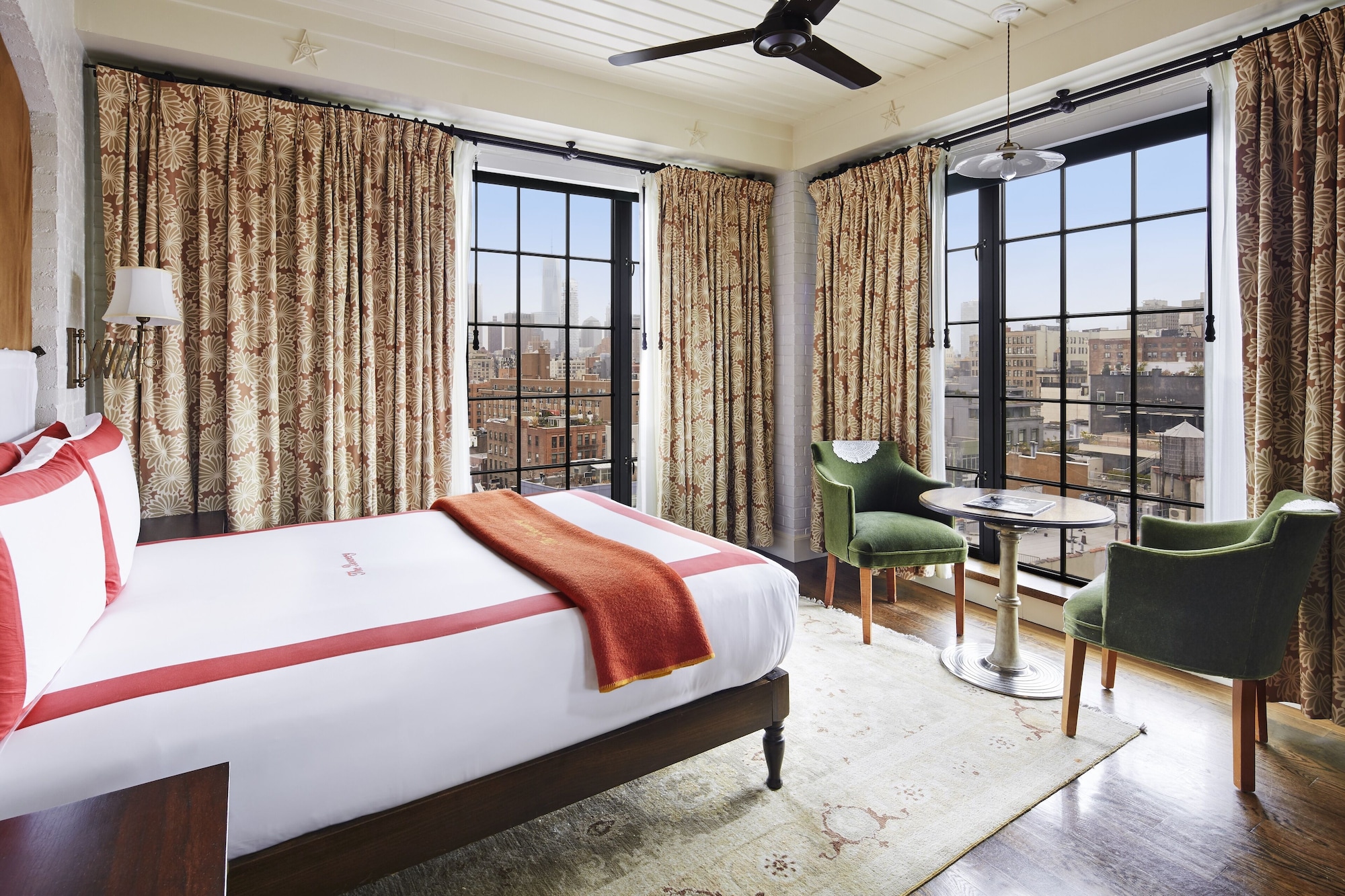 DELUXE, SINGLE, QUEEN BED, CITY VIEW, BATHTUB