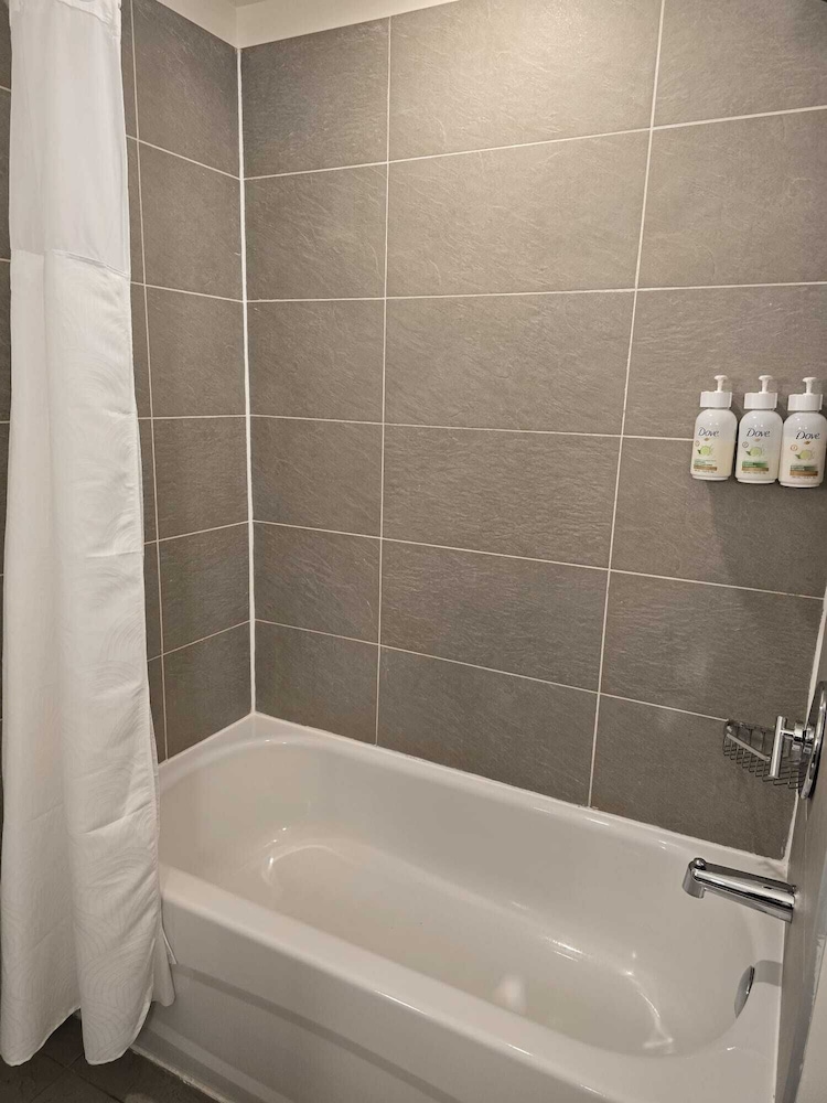 Country Inn and Suites By Radisson Belleville ON 47/49