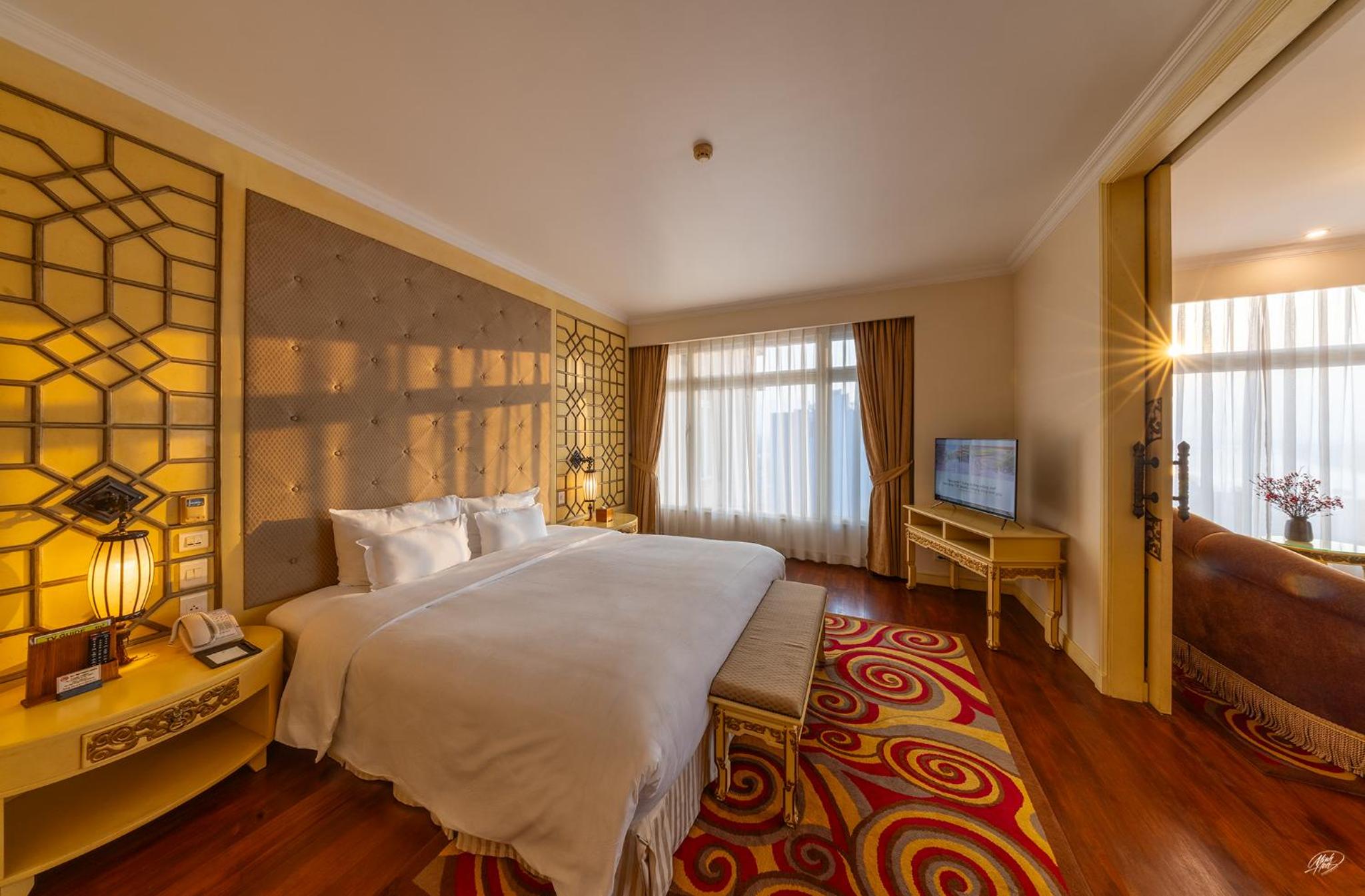 Senior, Suite, King Bed