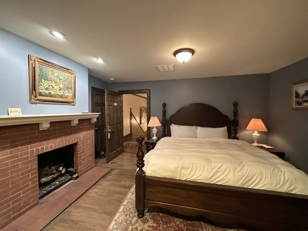 Frederick Stearns House Historic Inn 13/50