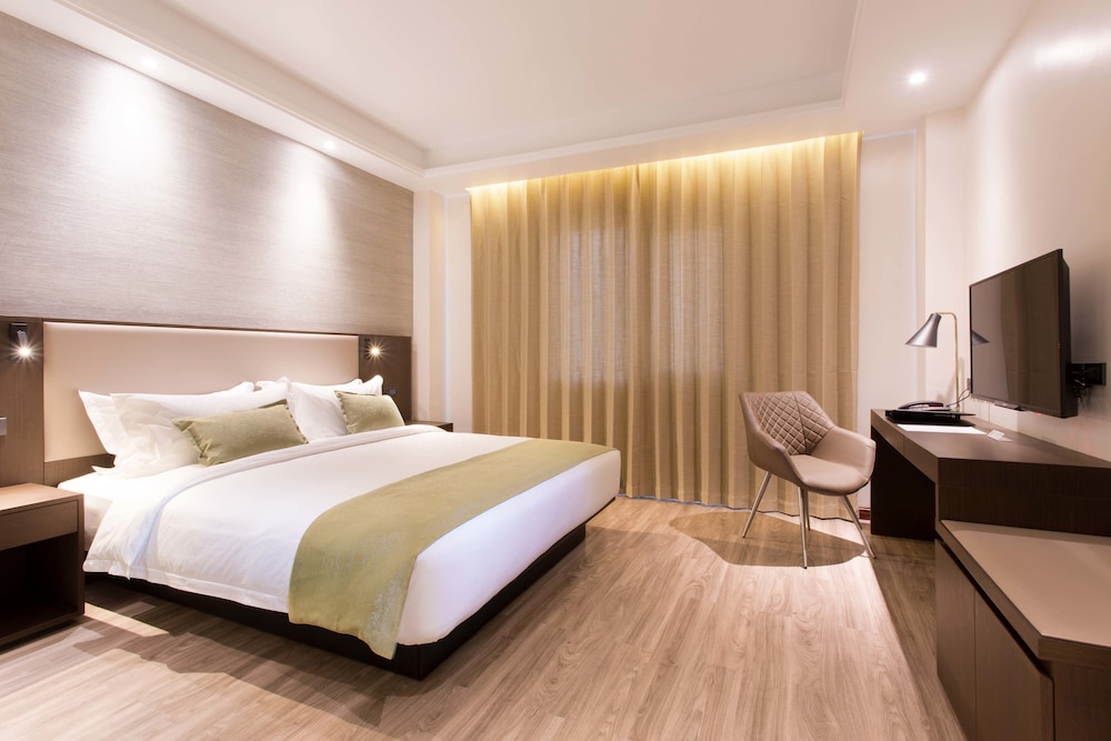 The Marison Hotel 8/48