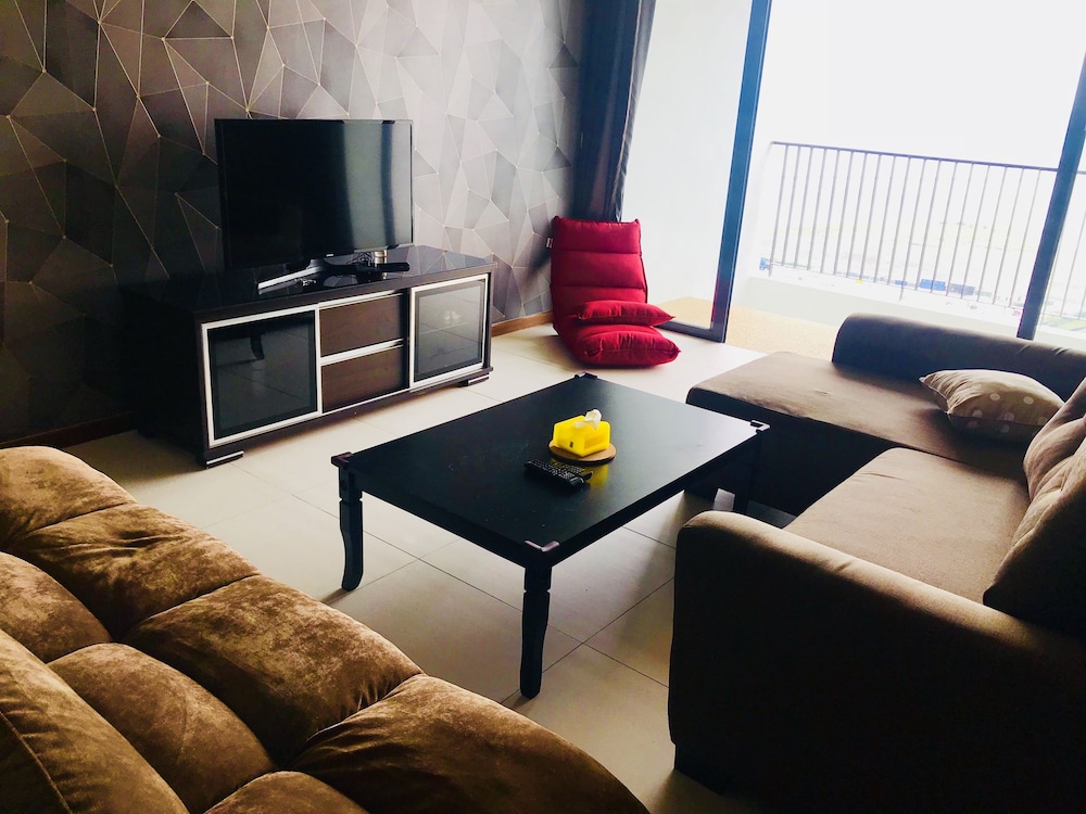 The Landmark Studio Suite 25/50