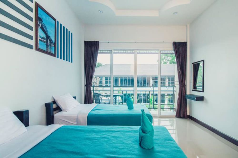 DELUXE, TWIN BEDS