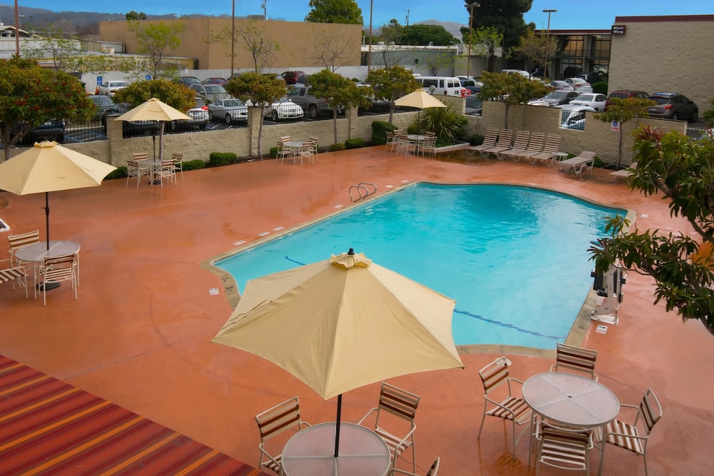 Oakland Airport Executive Hotel 65/65