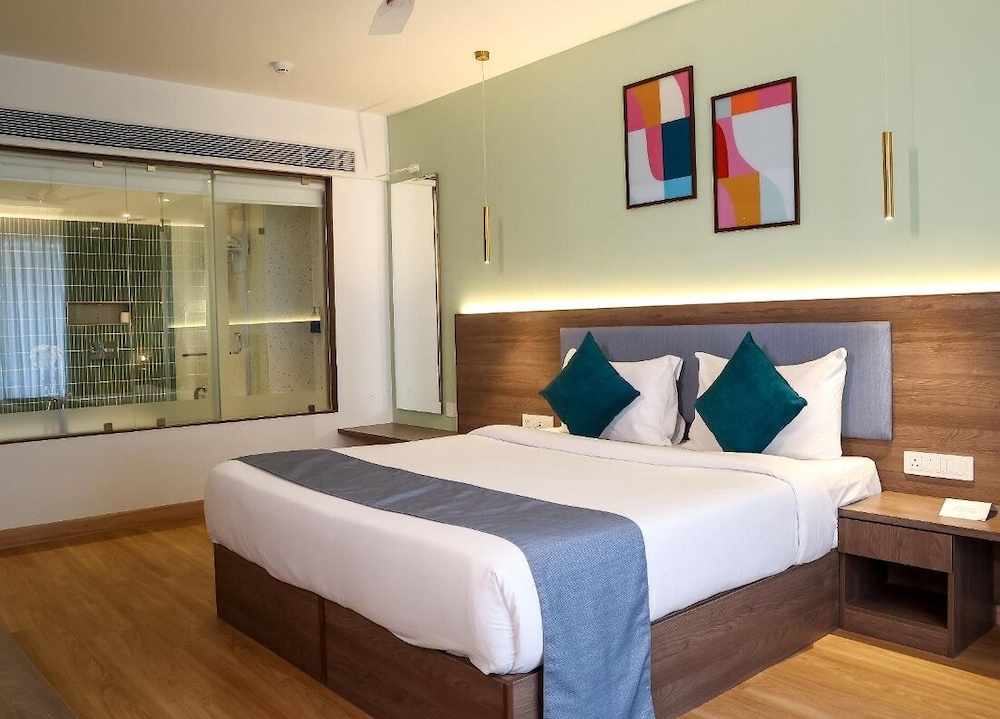 JUNIOR SUITE, BATHTUB