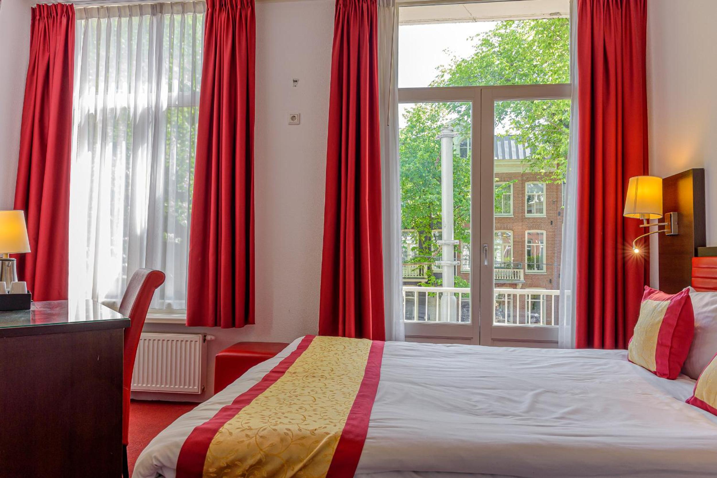 Room, Double Bed, Balcony, Hotel Allure 3/10
