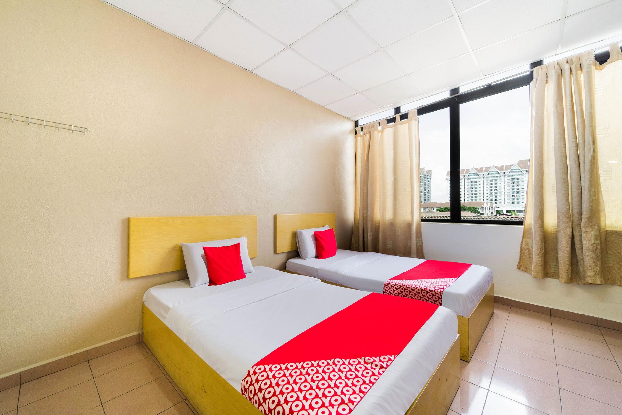 OYO 89461 Cp Hotel 16/32