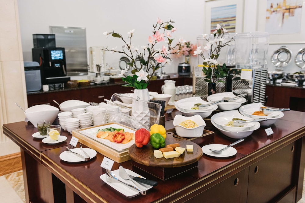 Goldone Hotel And Suites 58/72